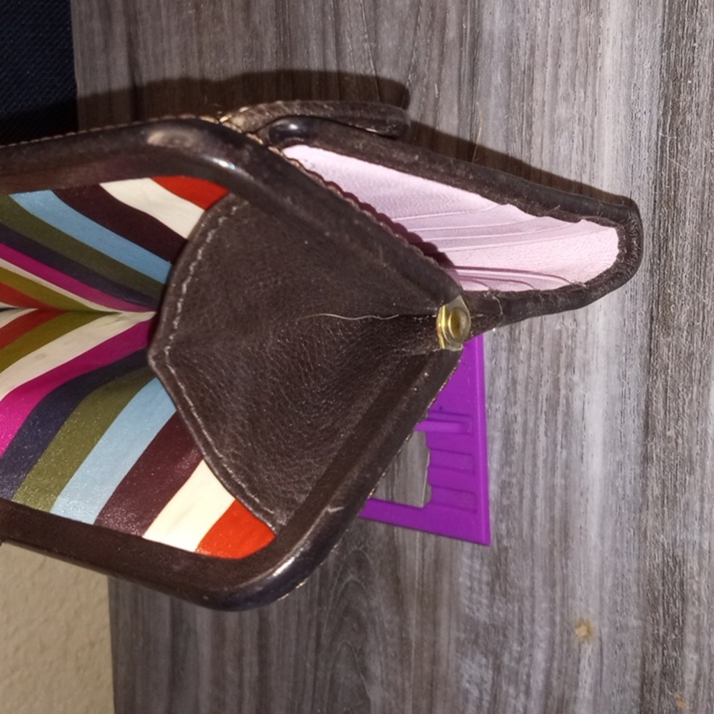 Coach Signature Vintage Kiss Lock And Multi Colored Interior Trifold Wallet - Picture 13 of 13